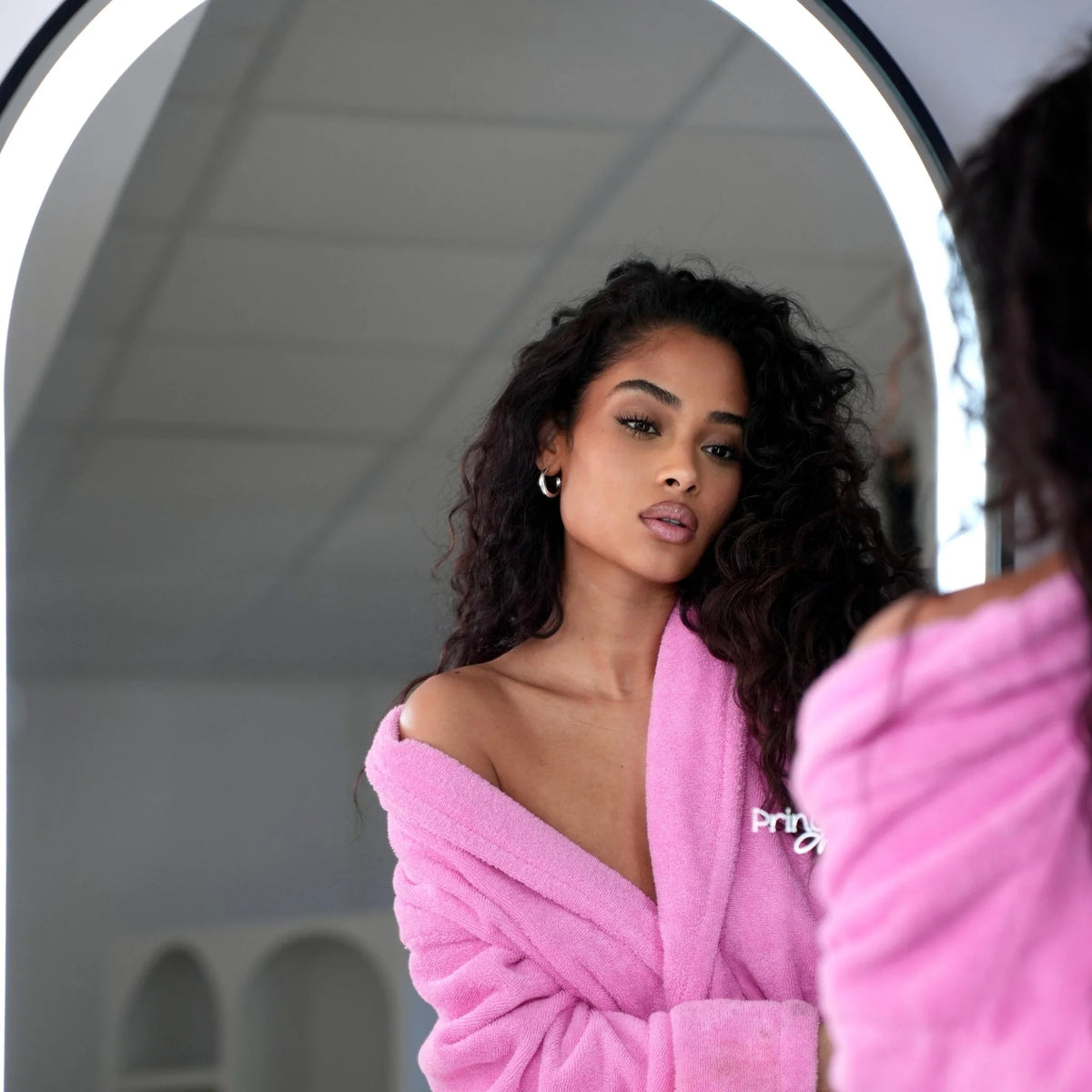 Glossy mirror